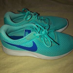 Blue nike tennis shoes